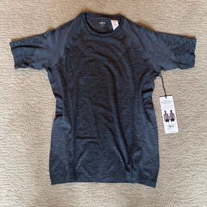 Alo Yoga Mens Amplify Seamless Short Sleeve Tee
